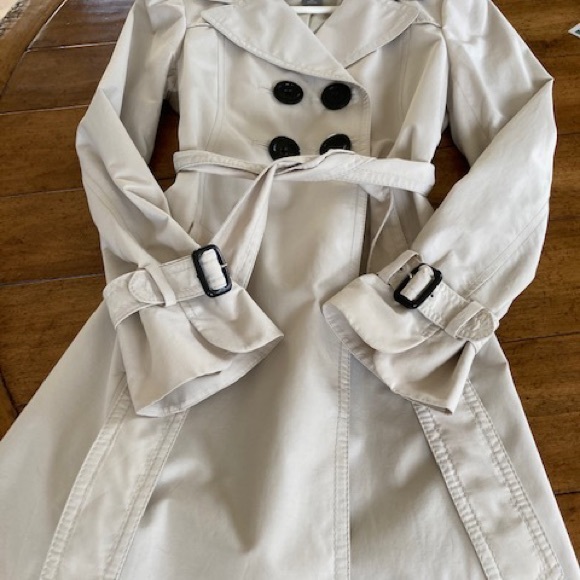 Ann Taylor Jackets & Blazers - Ann Taylor short trench coat XS
